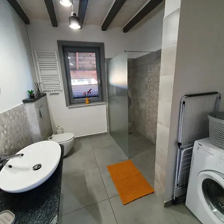 別荘 Milochowka - Dom Drewniany Blizniak *