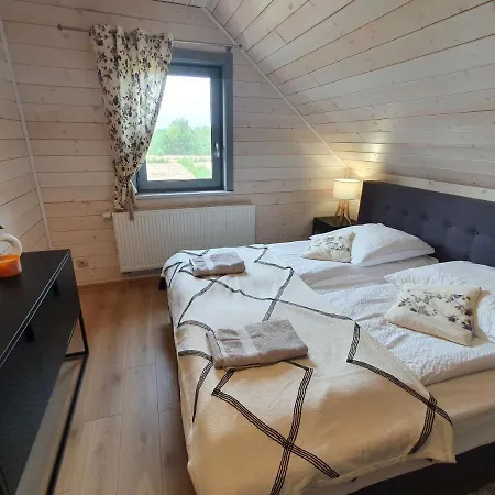 Milochowka - Dom Drewniany Blizniak * ブジジェ・トゥホルスキエ